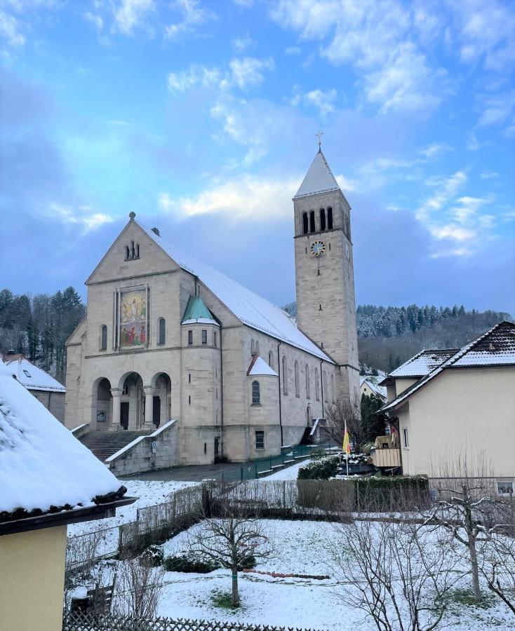 Alte Schule, Ferien- Und Monteurwohnung Gernsbach Exterior foto